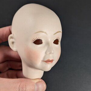 Vintage 1980s Porcelain painted art doll head, D Macgregor Female doll face